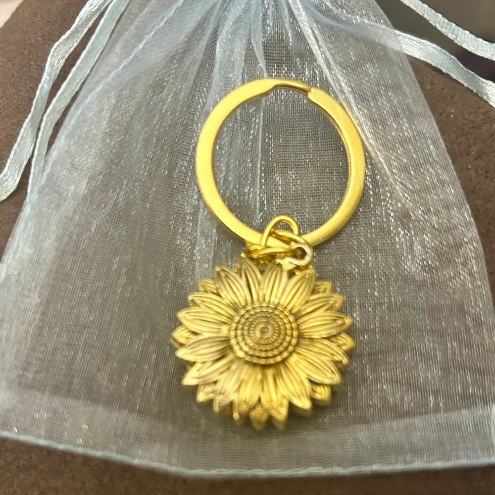 Keychain DAISY PURSE CHARM - NEW! ENCOURAGEMENT INSPIRATIONAL!!  🌼